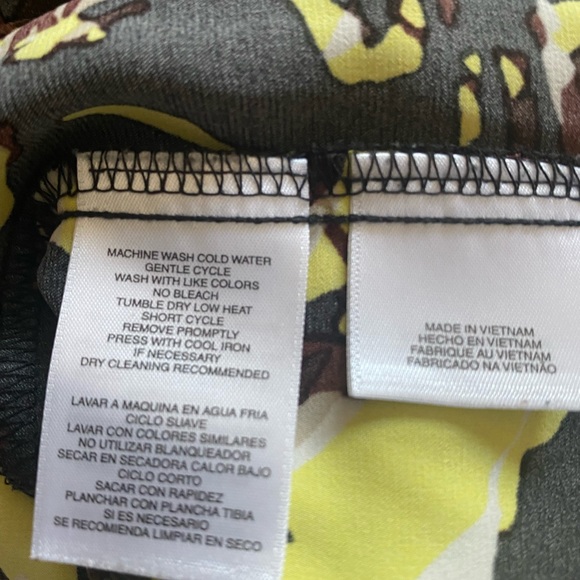 Women’s Anne Klein black/brown/yellow XL sleeveless top with a few pleats byneck - Picture 5 of 5